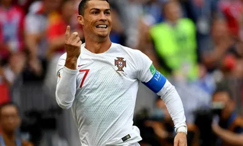 ‘Chân trái, chân phải, sút phạt, cái gì Ronaldo cũng giỏi’