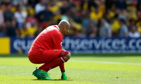 Chàng thủ môn tội nghiệp trong chiến thắng 5 sao của Man City