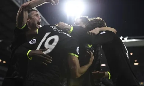 Chelsea ăn mừng chức vô địch cùng CĐV