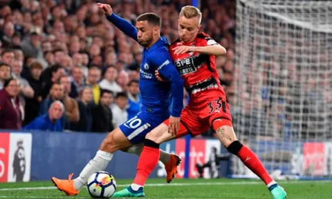 Chelsea chia điểm Huddersfield, Ngoại hạng Anh 2017/18 gần như đã định đoạt
