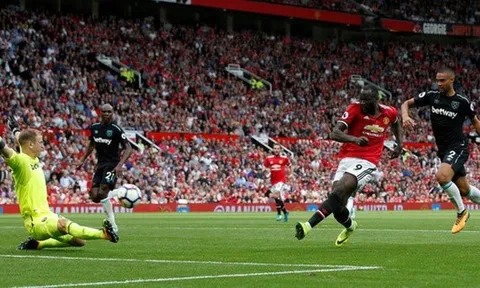 Chelsea năm 2004 đang "vận" vào Man Utd