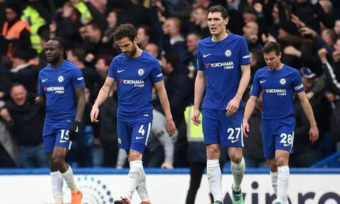 Chelsea nguy cơ lỡ C1: Conte và sự ức chế của Mourinho