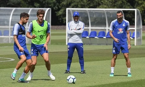 Chelsea 'vắt chanh bỏ vỏ', kiệm cả một lời cảm ơn Conte