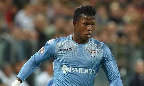 Chi 20 triệu euro, Milan đánh bại Juventus và M.U