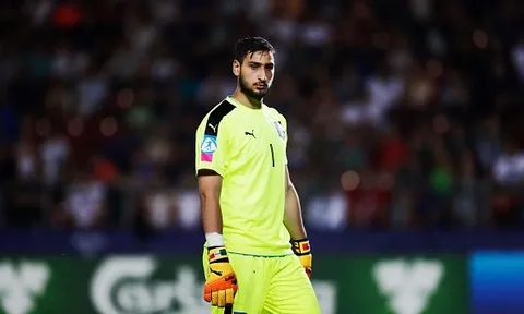 Chi tiết vụ Donnarumma: Lương ngất ngưởng, điều khoản lạ từ Raiola