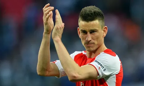 Chia tay Arsenal, Koscielny tính chuyện hồi hương