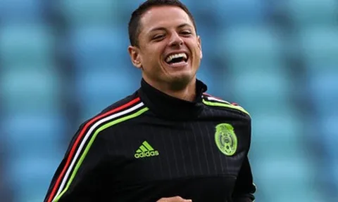 Chicharito cười thả ga trên sân tập