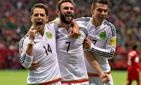 Chicharito ngả người đánh đầu cực hay làm tung lưới Bồ Đào Nha