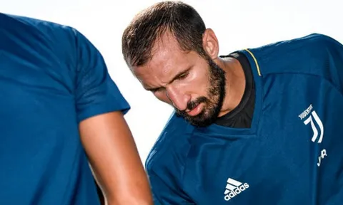 Chiellini buồn rầu khi sân tập vắng bóng Bonucci