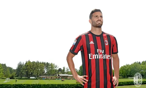 CHÍNH THỨC: Nhờ ông chủ Trung Quốc, AC Milan có 'viên gạch' đầu tiên