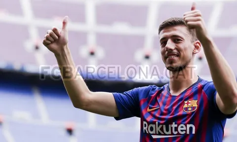 Barca ra mắt tân binh thứ hai trong mùa Hè