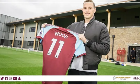 CHÍNH THỨC: Burnley có tiền đạo với giá kỷ lục