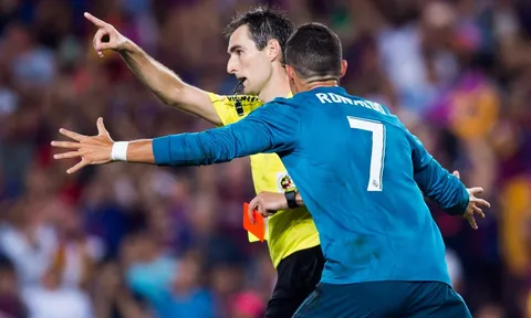 CHÍNH THỨC: Đẩy trọng tài, Ronaldo dính án phạt cực nặng