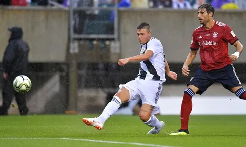 CHÍNH THỨC: Juventus nói lời chia tay "Vieri mới"