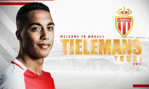 CHÍNH THỨC: Mải mê với chức vô địch, Man United mất sao trẻ vào tay Monaco