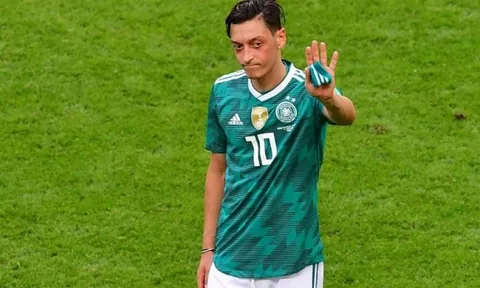CHÍNH THỨC: Ozil tuyên bố chia tay ĐT Đức
