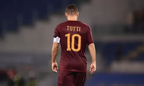 CHÍNH THỨC: Totti tuyên bố giải nghệ