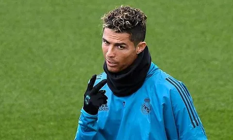 Chờ đón Bayern, Ronaldo ra ám hiệu lạ