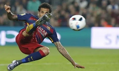 Chủ tịch Bartomeu lần đầu lên tiếng về lý do Dani Alves chia tay Barca