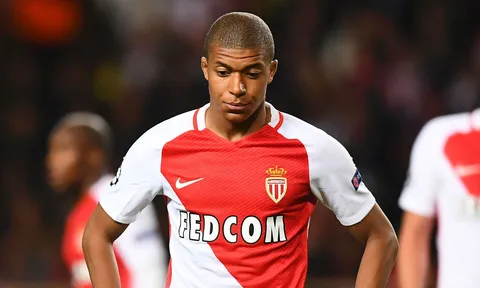 Chủ tịch Perez: 'Mbappe chưa đủ tuổi để đá cho Real'