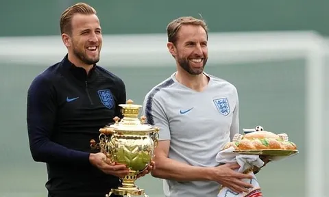 Chưa đá trận nào, Harry Kane và tuyển Anh đã được trao cúp