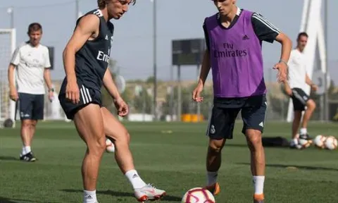 Chưa thể tới Ý, Modric buồn bã trên sân tập của Real
