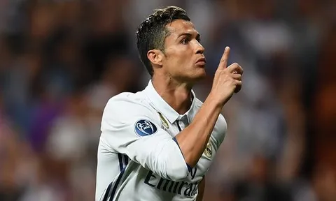 Ronaldo cầu xin: Sự điên rồ của Hoàng gia
