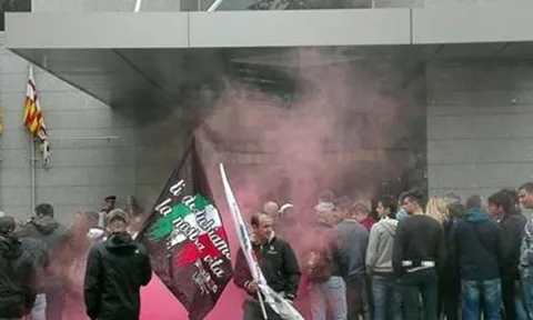 Chùm ảnh: CĐV Juve "khiêu khích" đối thủ trên đường phố Barcelona