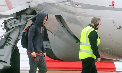 Chùm ảnh: Dàn sao Man United trùm kín mít đổ bộ sang Bỉ