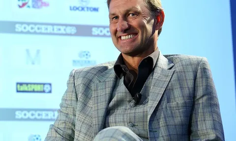 Chùm ảnh: Huyền thoại Tony Adams đến La Liga làm HLV