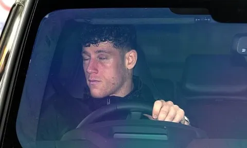 Chùm ảnh: Ross Barkley bị đánh sưng húp, bầm tím mắt