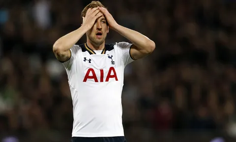 Chùm ảnh: Spurs bị CĐV Chelsea chế nhạo trên mạng xã hội
