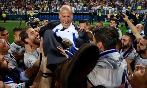 Chùm ảnh: Vô địch La Liga sau 5 năm, Real Madrid 'quẩy tưng bừng' tại Rosaleda