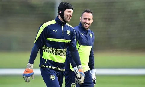 Chung kết FA Cup: Wenger chọn xong người bắt chính