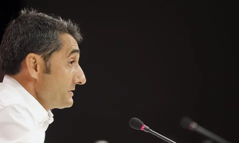 Chuyển động ở Barca: Đêm của Valverde và những viên gạch mới