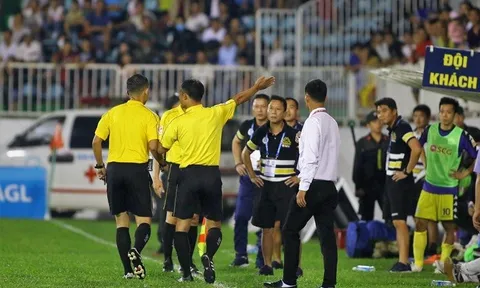 CLB Hà Nội: 'Trọng tài bắt như vậy, thì họp báo làm gì'