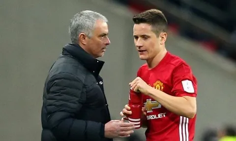 Có một người Mourinho tin tưởng hơn cả Pogba, Herrera