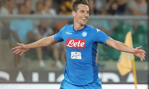 Có nhiều thay đổi, Napoli vẫn dễ dàng giành thắng lợi ngày ra quân
