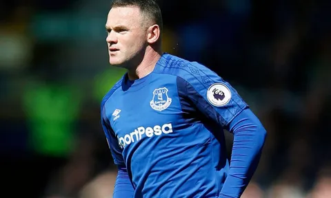 Có thêm 'kỷ lục gia' Sigurdsson, Rooney có mất chỗ?