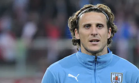 Còn ai nhớ đến Diego Forlan?