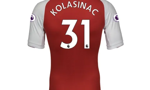 Công bố số áo Arsenal: Kolasinac số 31, CĐV hốt hoảng vì Welbeck