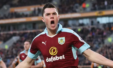 Công bố vụ Lindelof, M.U coi chừng mất Michael Keane