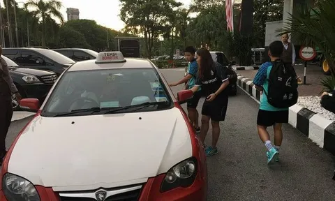 Cộng động đồng loạt chỉ trích những 'trò bẩn' của chủ nhà Malaysia