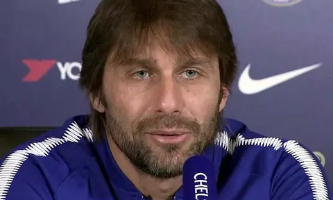 Conte bóng gió về việc buông Champions League?