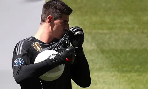 Courtois chọc điên CĐV Chelsea: "Còn gì tuyệt hơn khi Hazard cùng tới Real"