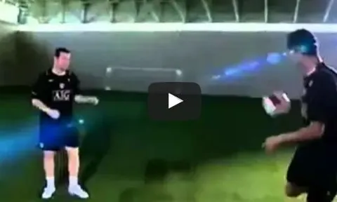 Cristiano Ronaldo biểu diễn Freestyle cùng Wayne Rooney