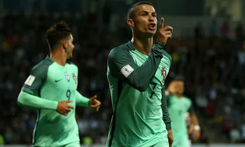 Cristiano Ronaldo chơi cực hay trước Latvia