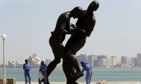 Cú húc đầu 'để đời' của Zinedine Zidane