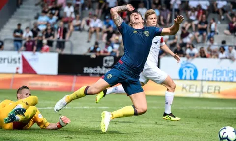 Cựu HLV Man City nếm trái đắng ngay lần đầu ra mắt West Ham