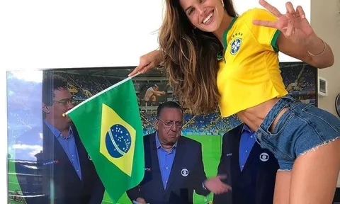 Cựu thiên thần nội y khoe dáng cổ vũ đội tuyển Brazil